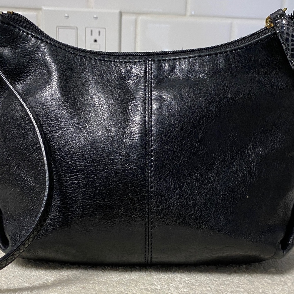 Vintage Coach Black Leather Crossbody bag with Gold Accents - Picture 5 of 9